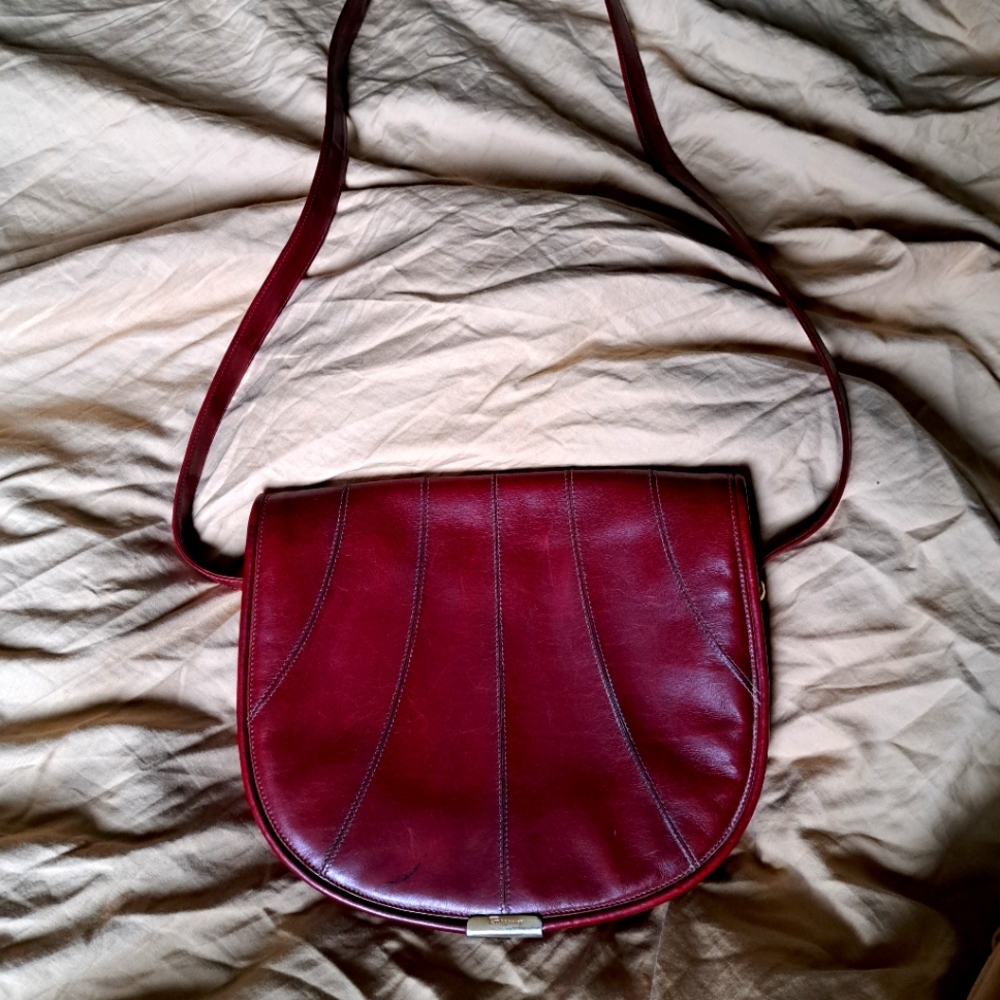 Vintage Salvatore Ferragamo Burgundy leather Saddle shoulder bag